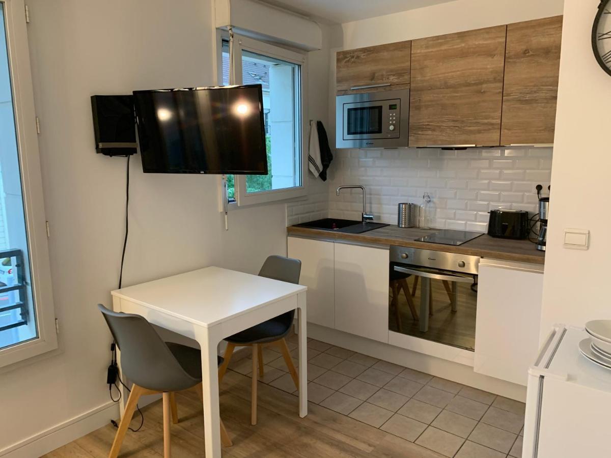 Beautiful Studio Located South Of Paris 부르그-라-레인느 외부 사진
