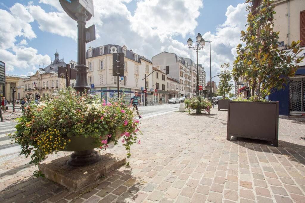 Beautiful Studio Located South Of Paris 부르그-라-레인느 외부 사진